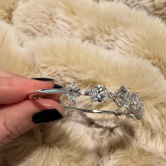 Nadri bangle. No signs of wear. - Picture 3 of 6